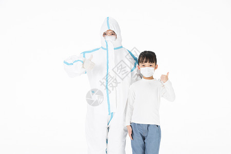 穿防护服的儿科医护人员和小女孩背景图片