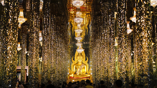 乌屯寺泰国乌泰他尼金光闪闪寺庙佛像背景