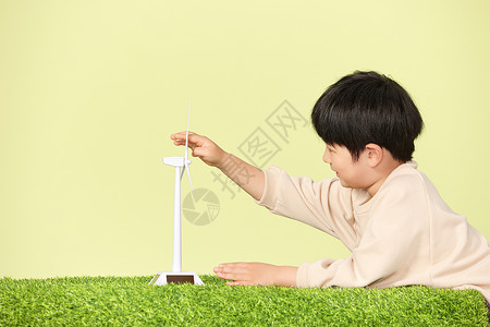 童真世界玩风力发电机模型的小男孩背景