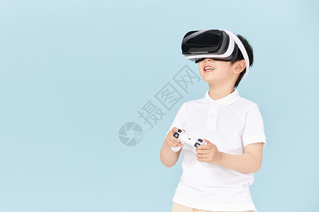 玩vr虚拟现实游戏的小男孩图片