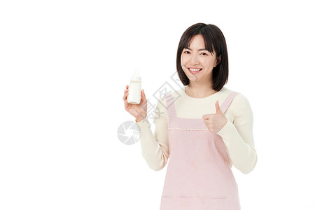 呵护标志拿着奶瓶点赞的女性月嫂背景