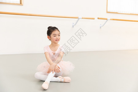 凳子跳芭蕾跳芭蕾舞的可爱小女孩形象背景