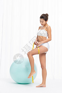 运动美女腿部测量图片