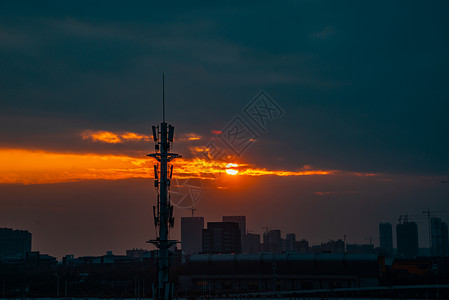 城市联通拍摄云南昆明信号塔日落背景