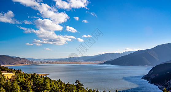 晴空素材背景拍摄于云南香格里拉纳帕海晴空素材背景