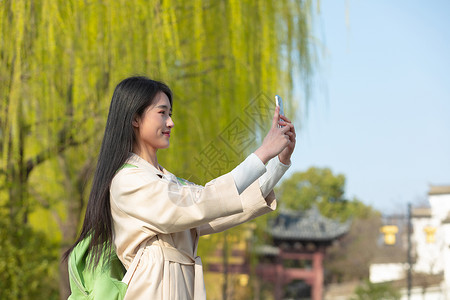 美女大学生旅行春游图片