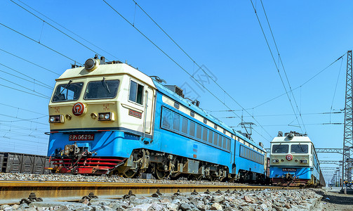 组旅行机车铁路火车站内燃机车背景