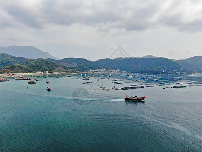 航拍深圳海上渔船图片