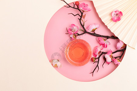 创意白酒静物组合背景桃花酒图片