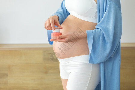 涂药膏的孕妇图片