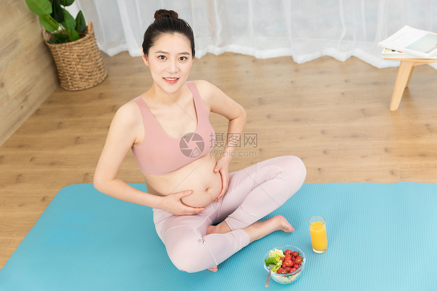 孕妇在家中的健康饮食图片
