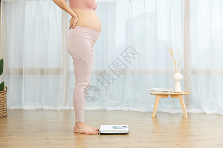 孕妇锻炼在家称体重的孕妇背景