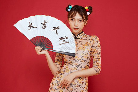 中国风国潮美女拿折扇图片