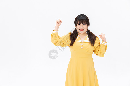 穿着黄色裙子的肥胖女性形象图片