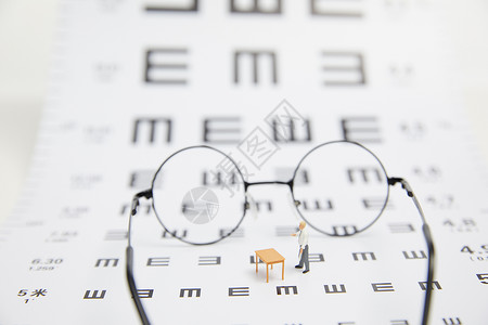 视力表与眼镜创意静物高清图片