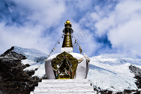 神山白塔下的冰川背景图片