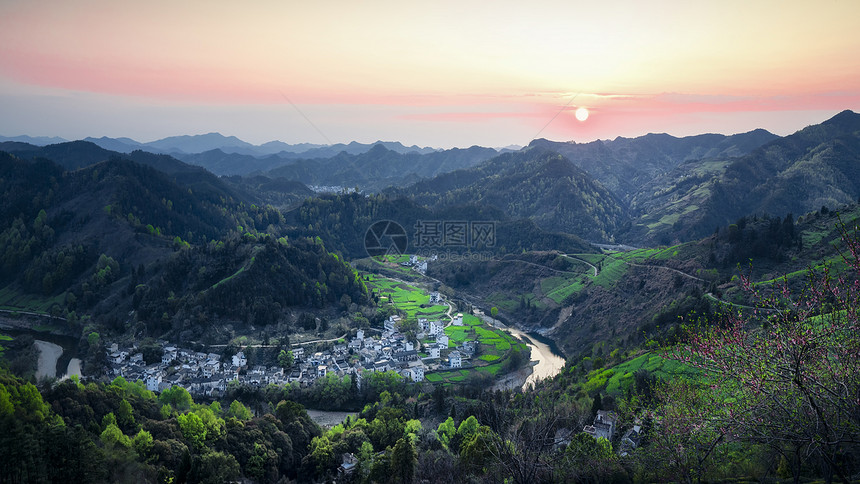 皖南山区歙县石潭村日落图片