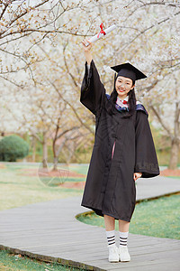 女孩去毕业旅行女大学生公园花季毕业照背景