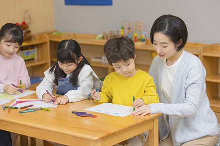 幼儿故事幼儿园老师教小朋友们画画背景