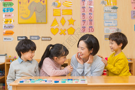 女幼师和小朋友游戏互动背景图片