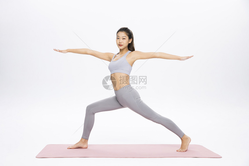健身女性做瑜伽图片