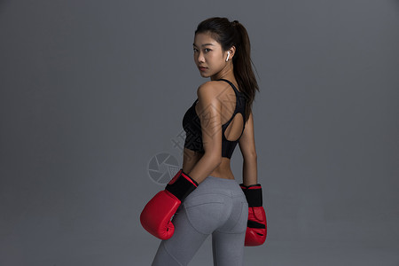 健身女生打拳击塑形高清图片