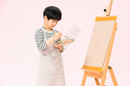 儿童小男孩画水彩画图片