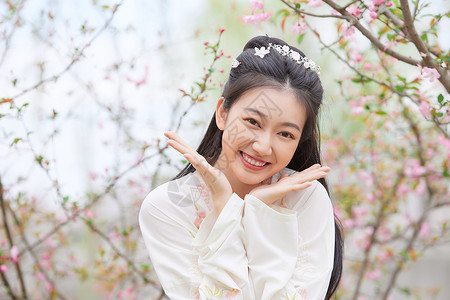 美女锥子脸写真古风汉服樱花美女赏花背景