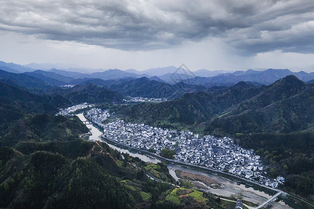 安徽黄山歙县徽州山村清晨云雾缭绕背景图片