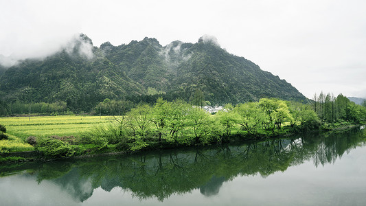 皖南齐云山下中国风山峦溪流高清图片