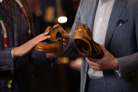 高清素材鞋子服装店室内顾客挑选皮鞋背景