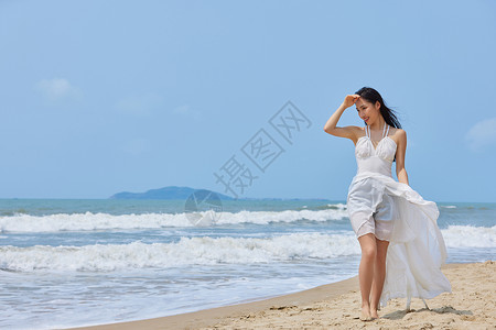 长版婚纱素材夏日美女海边度假背景