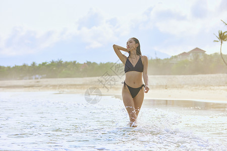 海边性感比基尼美女图片