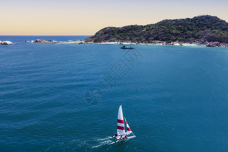 运动帆船海南三亚大海海滨帆船背景