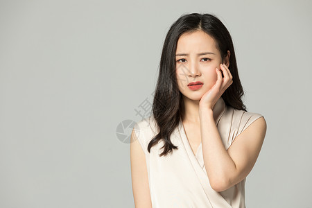 年轻女性牙疼口腔疾病图片