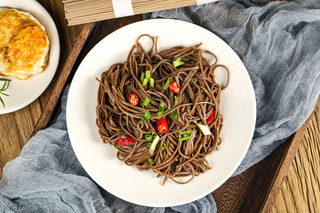 荞麦面烹饪的手高清图片