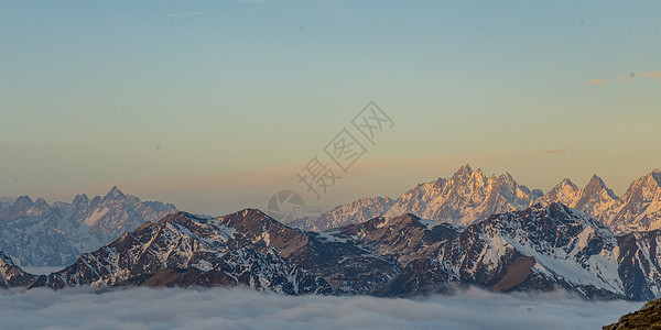 甘孜阿坝自治州扎瓦根扎雪山风景背景