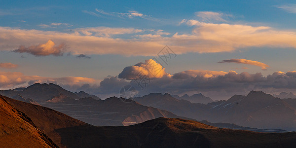 甘孜自治州甘孜阿坝自治州扎瓦根扎雪山风景背景