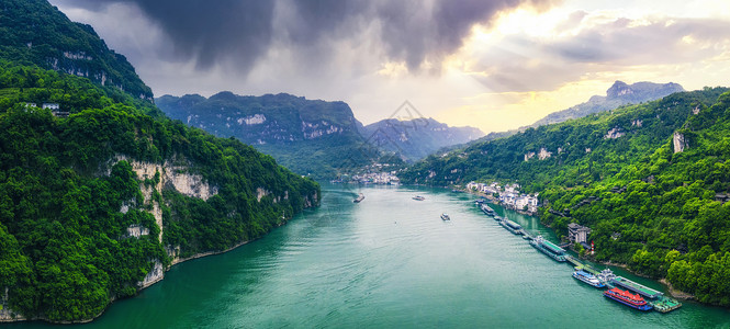 长江三峡邮轮湖北宜昌长江三峡西陵峡黄昏航拍背景