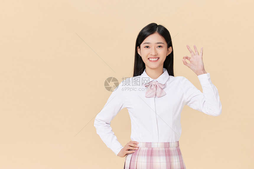 穿校服的女高中生形象比ok手势图片