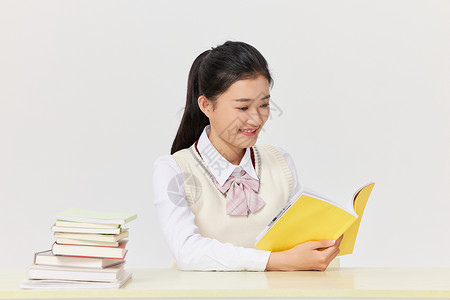 学生解题高考冲刺学习的女学生背景