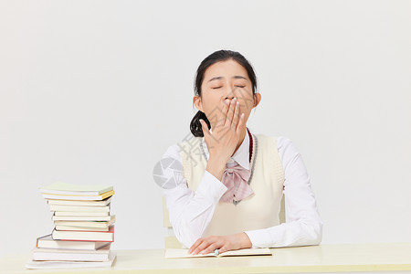 学习中犯困的的女学生高清图片