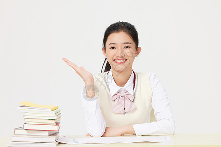 高考冲刺的女学生图片