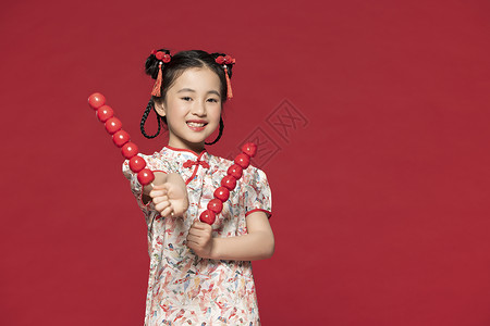 红色竖屏国风中国式双手拿着冰糖葫芦的可爱小女孩背景