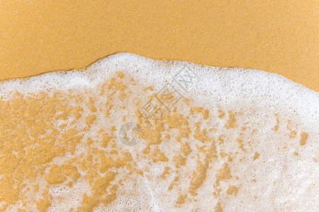 海边沙滩海水海浪特写背景图片