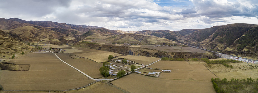 甘孜藏族自治州高海拔耕地背景图片