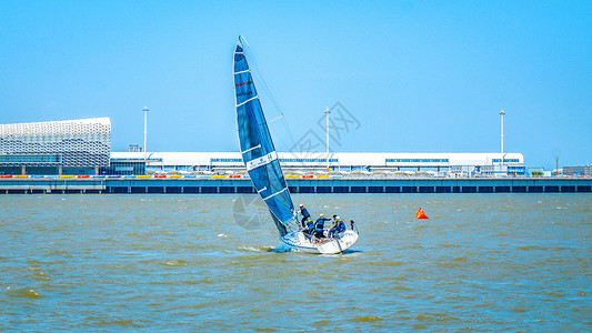 水上运动帆船赛背景图片