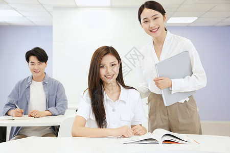 高考补习班海报成人教育补习班老师辅导女学生背景