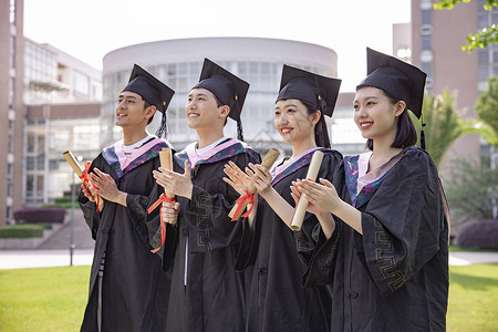 年轻大学生毕业形象背景图片