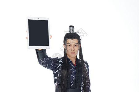 中国风古装男士手拿画轴展示古装男士手拿平板电脑展示背景